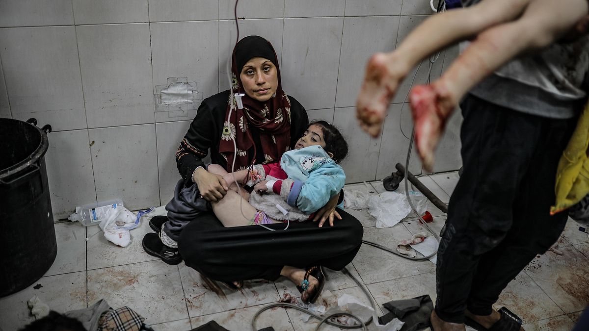 „Svlékli nás a pak bili.“ Palestinští medici promluvili o izraelském zásahu